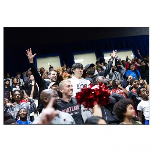 回馈球迷！开拓者官方晒今日社区活动照 杨瀚森&利拉德