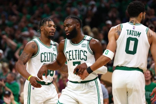 杰伦-布朗：怀念和斯玛特打球的时光 看他穿湖人运动活动   