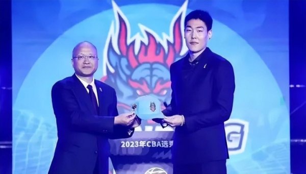 山东男篮11号秀！前CBA球员阿泽蒙BA赛场狂轰101分 带