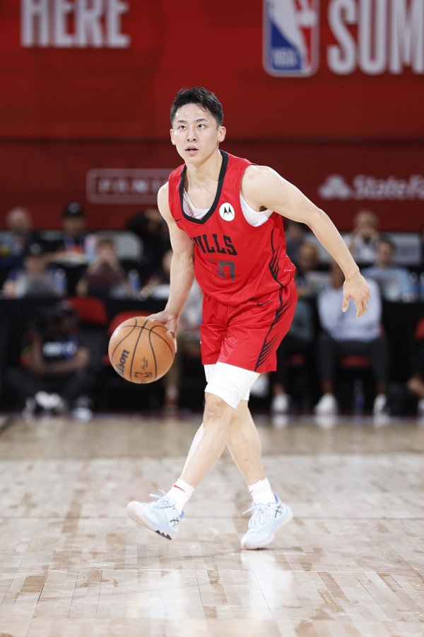 媒体人：河村勇辉被裁后 继续利用公牛队的设施复健    和练