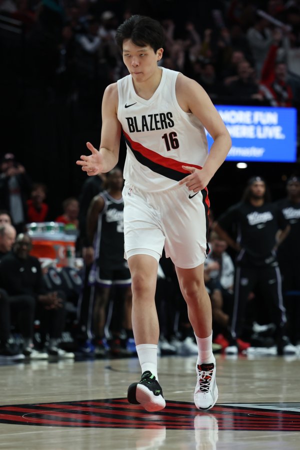 阿夫迪亚：我很期待看到杨瀚森在波特兰开车兜风 别向我请教开车