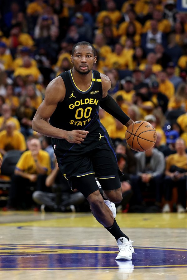 科尔：库明加真的变得非常非常成熟 他更加理解球队的需要