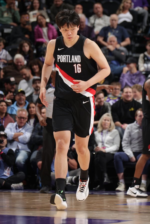 昨天给杨瀚森嘱咐了什么？刘维伟：心态一定调整好 不要期望太高