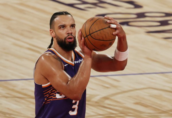 邓恩：狄龙太疯狂了 是真的疯 很庆幸他是队友 他每天都激励我