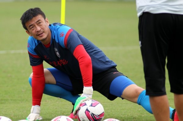 宋振瑜：经典  守门员已不符合当代  古代足球    要求；