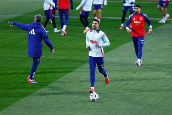 梅里诺：小时候我模仿比利亚托雷斯 踢前场球员让我更好理解危险