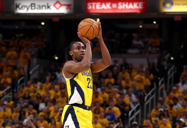 竞技状态  一般！内史密斯7中2仅拿5分7板  6犯离场